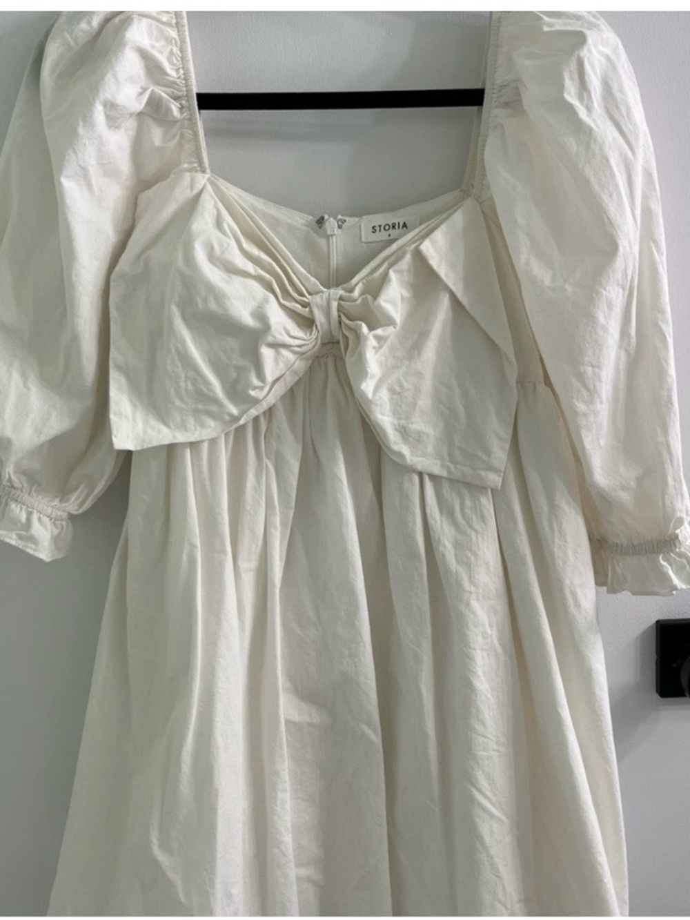 Storia White Puff-Sleeve Bow Front Dress